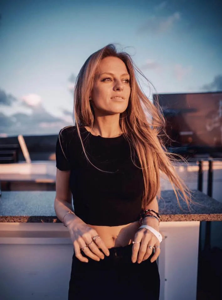 Nora En Pure